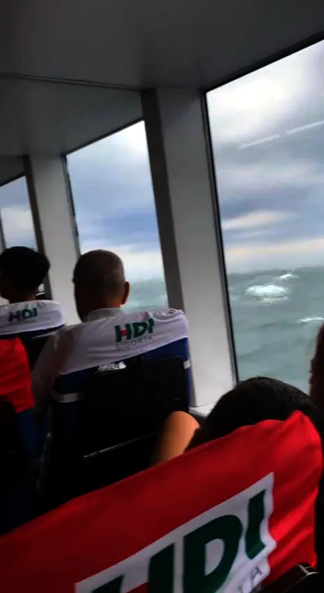 marmara-denizinin-ortasinda-korku-dolu-anlar-1690533230337.jpg Marmara Denizi'nin ortasında korku dolu anlar-4