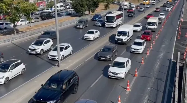 Son dakika: İş bilmez İBB yine vatandaşı çileden çıkardı! Gündüz yapılan metrobüs yolu bakım çalışması trafiği daha da artırdı-5