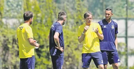 Cocu: Göztepe maçıyla çıkışa geçelim