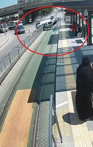 Kocaeli’nin İzmit ilçesinde tramvay yolunda akılalmaz kaza!