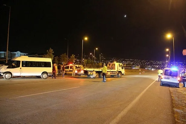 kayseride-askeri-personel-tasiyan-minibus-ile-otomobil-carpisti-1605811706979.jpeg Kayseri'de askeri personel taşıyan minibüs ile otomobil çarpıştı!-3