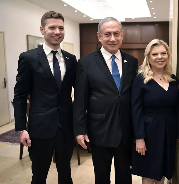 1697953699434.jpeg Netanyahu askeri üs ziyaretinde İsrail askeri tarafından protesto edildi: Senin yüzünden 3 arkadaşım öldü-10