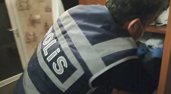 bursa-ve-istanbulda-fuhusa-karsi-vip-1-operasyonu-dikkat-ceken-ifade-sakin-olun-turk-polisiyiz-1638251877899.jpg Bursa ve İstanbul'da fuhuşa karşı 'VİP 1 Operasyonu'! Dikkat çeken ifade: Sakin olun Türk polisiyiz-8