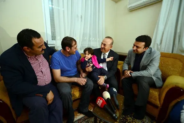Bakan Çavuşoğlu'dan minik Özge'ye ziyaret-2