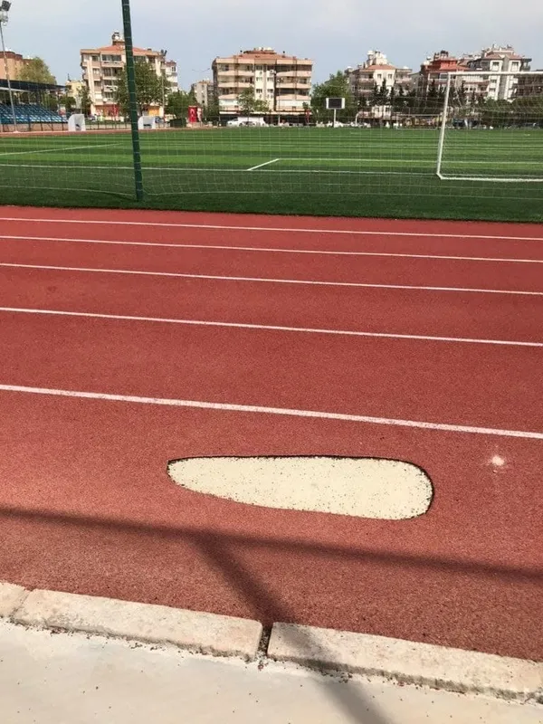 CHP'li İzmir Büyükşehir Belediyesi'nden bir skandal daha! Yüzbinlerce lira harcanan ilçe stadı 1 ayda kullanılamaz hale geldi-2