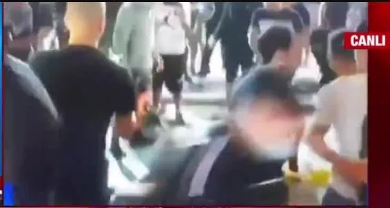 son-dakika-israildeki-siyonist-teroristler-filistinli-bir-kisiyi-arabasindan-cikartip-kafasini-ezdi-1620849658866.jpeg Son dakika: İsrail'deki siyonist teröristler, Filistinli bir kişiyi arabasından çıkartıp kafasını ezdi-3