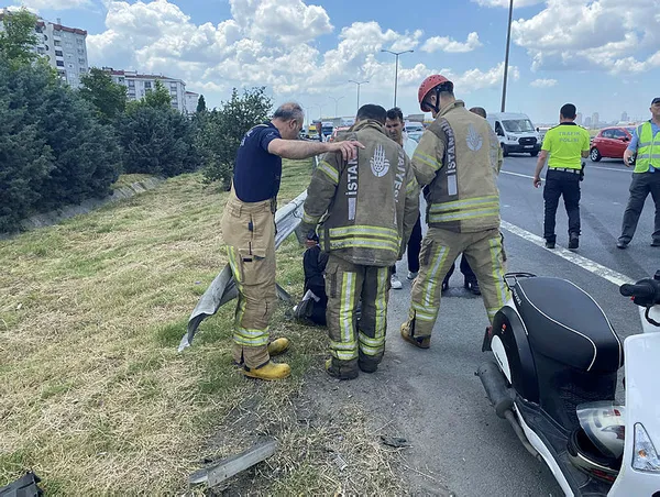 Esenyurt'ta mezarlık ziyaretine giden aile kaza yaptı: 1'i ağır 6 yaralı-5