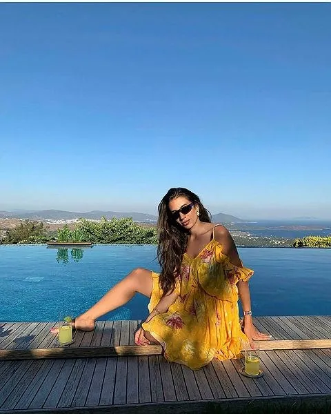 Rachel Araz, Maldivler tatilinde yürekleri ağza getirdi: Bir anda köpekbalıklarının içine...-9