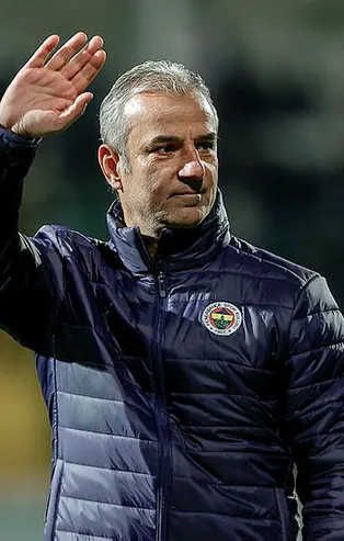 Gözü kulağı Fenerbahçe'de! İsmail Kartal haber bekliyor