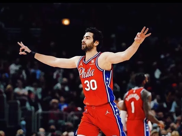 furkan-korkmaz-kimdir-kac-yasinda-irem-sak-ve-furkan-korkmaz-arasinda-yas-farki-kac-iste-basketbolcu-hakkinda-1654759674950.jpg Furkan Korkmaz kimdir, kaç yaşında? İrem Sak ve Furkan Korkmaz arasında yaş farkı kaç? İşte basketbolcu hakkında bilgiler-4