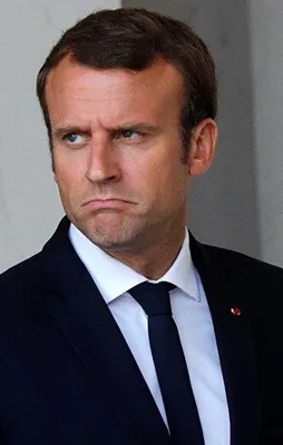 Macron'un yediği ayar Fransızları ağlattı