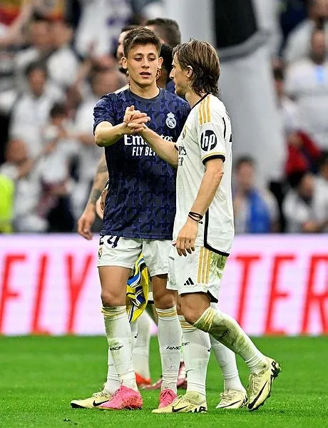 milli-yildizimiz-arda-gulerin-ilk-lig-zaferi-real-madrid-la-liga-sampiyonu-oldu-1714848929045.jpeg