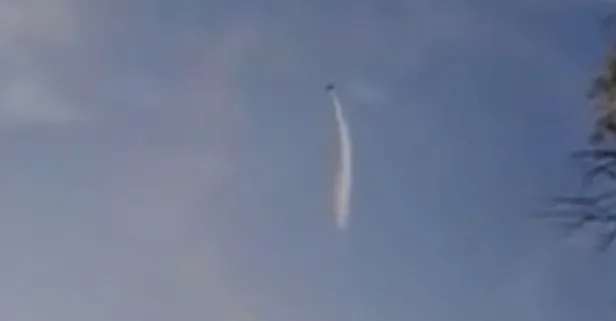 Arjantin’de gösteri yapan akrobasi uçağı yere çakıldı!