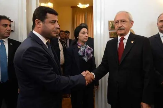 Parti kapatmayı zorlaştıran referandumda "hayır" diyen Kemal Kılıçdaroğlu timsah gözyaşı döküyor