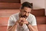 Emre Altuğ’dan sahnede aşk itirafı: “Aşk varsa daha cesur oluyorsunuz”
