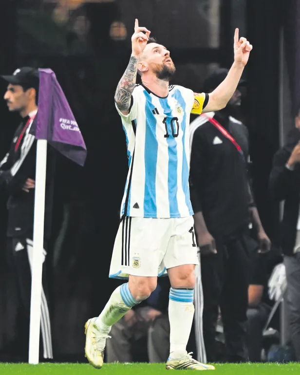 lionel-messi-sov-yapti-arjantin-8-sene-sonra-finale-kaldi-1670980359795.jpg Lionel Messi şov yaptı! Arjantin 8 sene sonra finale kaldı-2