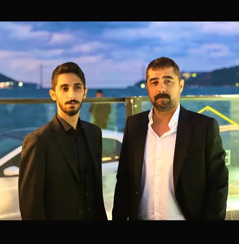 ibrahim-tatlisesin-oglu-ahmet-tatlisesten-imali-bayram-mesaji-1773995694460.jpg Tatlıses ailesinde sular durulmuyor! İbrahim Tatlıses’in oğlu Ahmet Tatlıses’ten imalı bayram mesajı! “Kin tutmayız ama...”-5