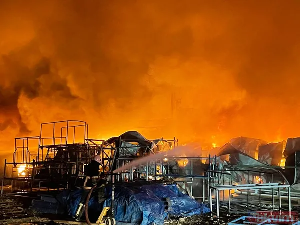 Alev alev! Düzce'de mobilya fabrikasında yangın... - 7