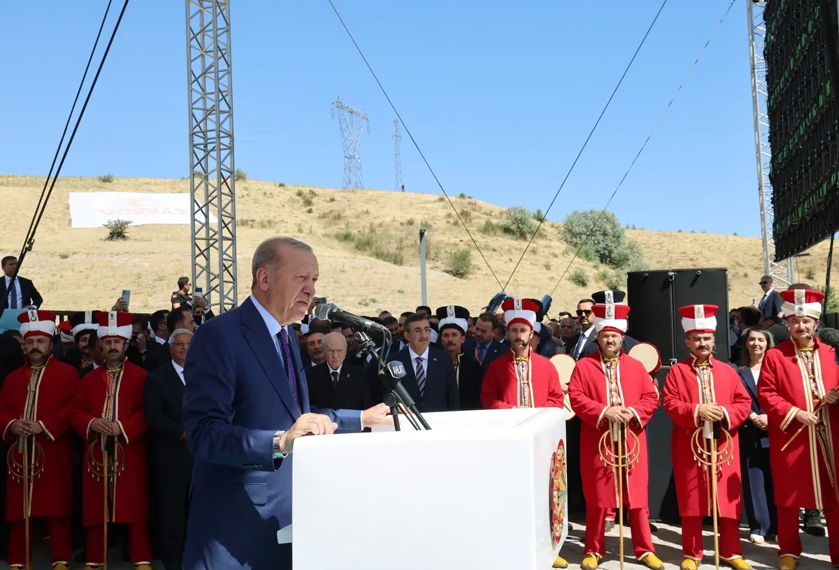 baskan-erdogandan-26-agustos-zafer-haftasi-mesaji-turkiye-yuzyili-vurgusu-1787662544280.jpeg Başkan Erdoğan’dan Zafer Haftası mesajı: Ecdadın azmi güvencemiz-4