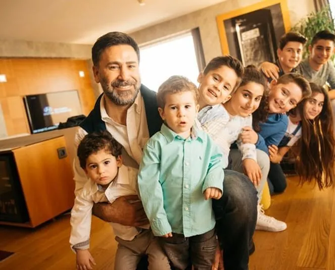 İzzet Yıldızhan dokuzuncu kez baba oldu...Hedefe az kaldı