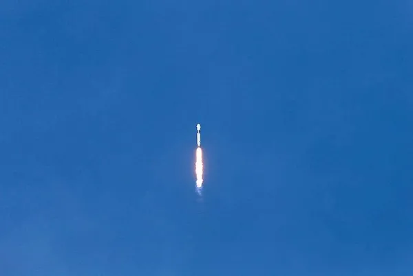 spacexin-ilk-insanli-uzay-mekigi-denemesi-basariyla-gerceklesti-1590871355008.jpeg Tüm dünya nefesini tutarak izledi! SpaceX'in ilk insanlı uzay mekiği denemesi başarıyla gerçekleşti-4