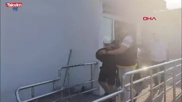 Ev arkadaşlarını böyle öldürdüler! Bıçaklayıp koltuğa yığdılar, 'kilitli kaldık' diyerek ekipleri çağırdılar