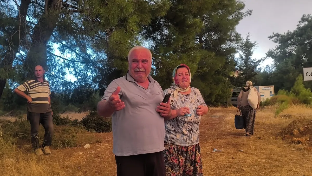 Antalya Aksu'da orman yangını: Alevler mahalleye ilerliyor! Korku ve gözyaşı kamerada