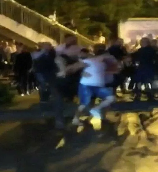 esenyurtta-trafik-kazasi-sonrasi-savas-gibi-kavga-1659951140188.jpeg Esenyurt'ta trafik kazası sonrası savaş gibi kavga!-3