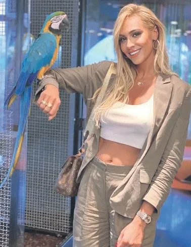 umut-evirgenle-nur-fettahoglunun-mesaj-trafigi-serenay-sarikayayi-cok-kizdiracak-1645901674166.jpeg Umut Evirgen’le Nur Fettahoğlu’nun mesaj trafiği Serenay Sarıkaya'yı çok kızdıracak-5