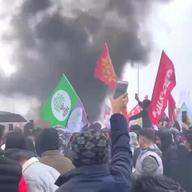 6lı koalisyonun ortağı HDPden Nevruz kutlamasında PKK provokasyonu! Yenikapıda Abdullah Öcalan sloganları