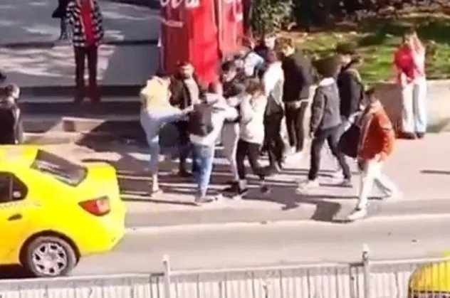 Taksim'de yaşanan kavgalar kamerada