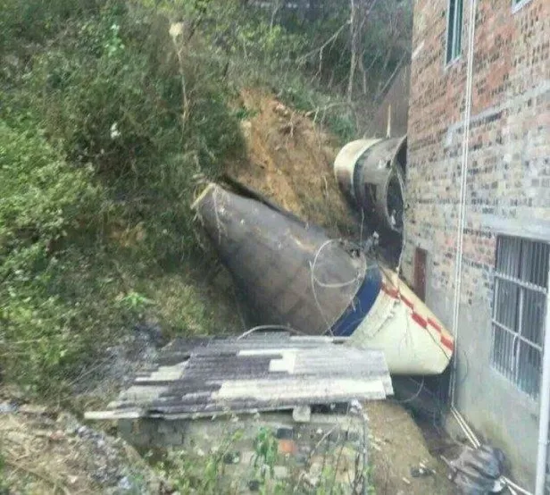 cinin-uzaya-gonderdigi-long-march-4b-uydusunun-iticileri-kasabaya-dustu-1599515431897.jpeg Çin’in uzaya gönderdiği Long March 4B uydusunun iticileri kasabaya düştü!-3