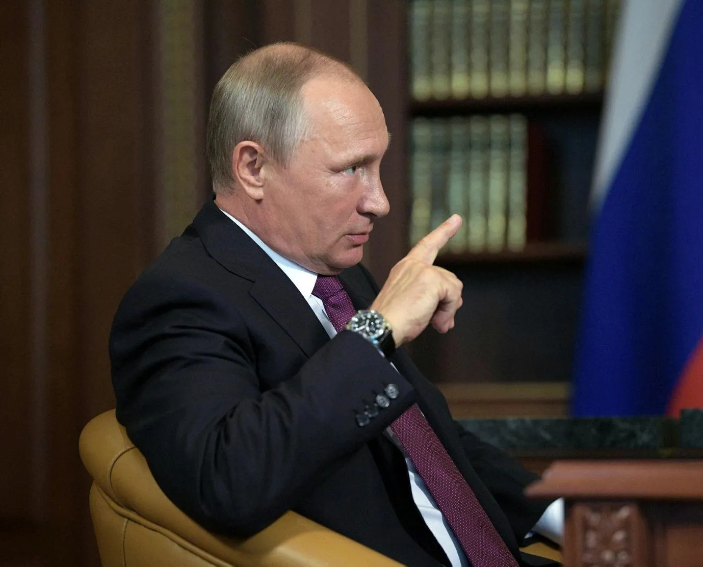 Putin kameralar önünde fırçaladı