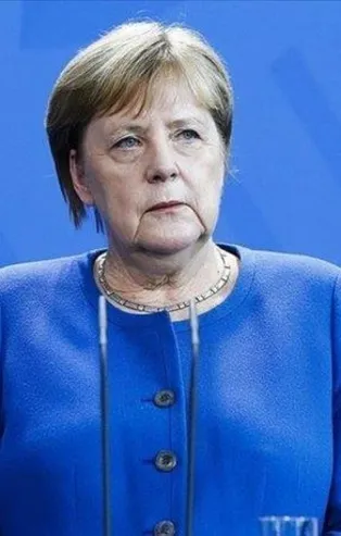 Angela Merkel Komşu’yu yıktı