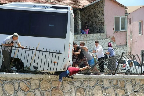 Midibüs ile demir korkulukların arasında kalıp hayatını kaybetti-4
