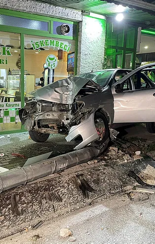 Bursa'da aşırı sürat felaketi getirdi: 3 yaralı