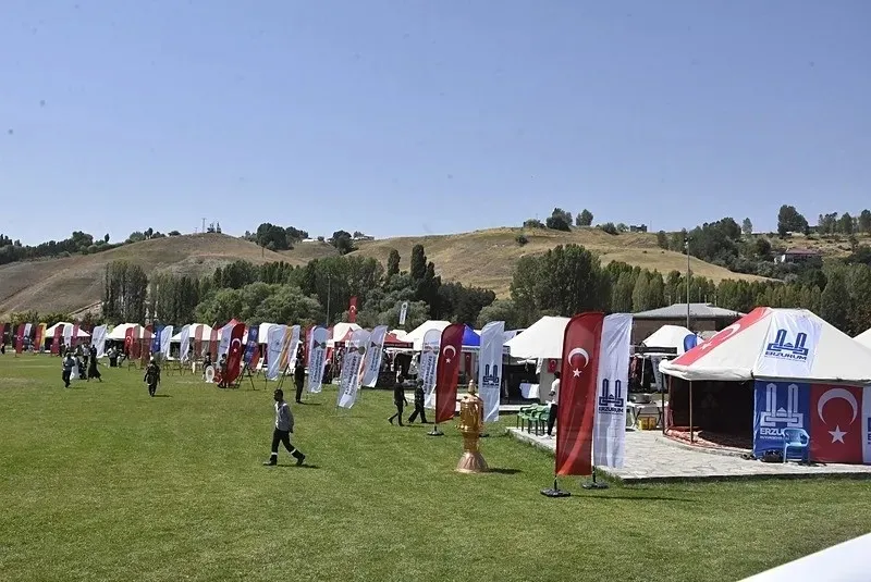 kabinenin-adresi-3-kez-ahlat-baskan-erdogan-dunyaya-seslenecek-1787492692634.jpeg Kabinenin adresi 3. kez Ahlat! Başkan Erdoğan dünyaya seslenecek-7