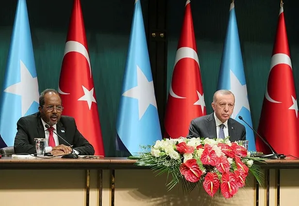 baskan-recep-tayyip-erdogan-somali-cumhurbaskani-hasan-seyh-mahmud-ile-bir-araya-geldi-1657139391583.jpeg Başkan Recep Tayyip Erdoğan, Somali Cumhurbaşkanı Hasan Şeyh Mahmud ile bir araya geldi-5
