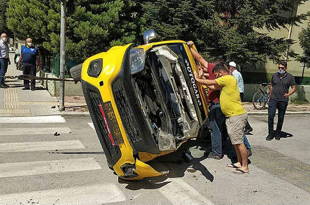 Burdur'da feci kaza! 8 yaralı
