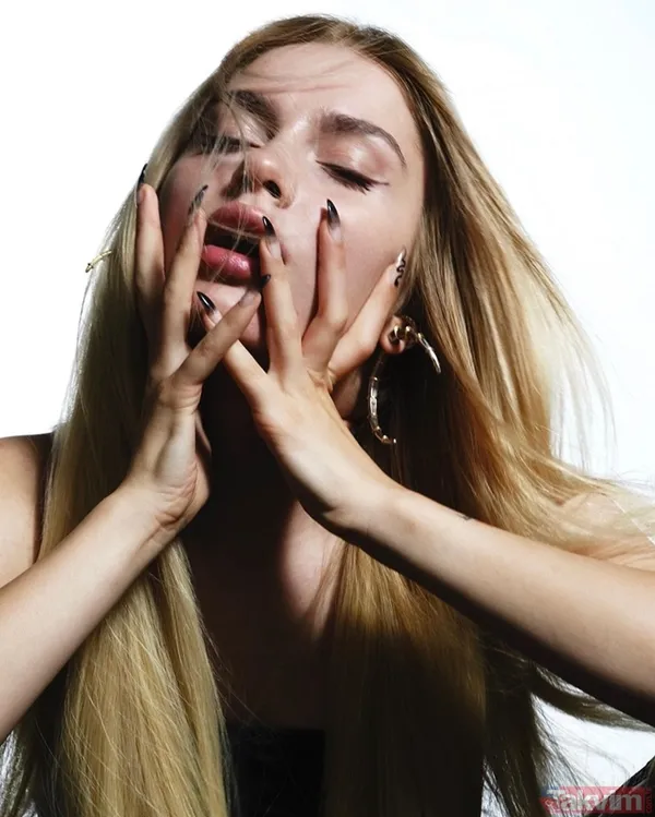 Aleyna Tilki yine yaptı yapacağını! İlginç gülüşüyle izleyicileri şaşkına çevirdi ödül gecesine damga vurdu - 2