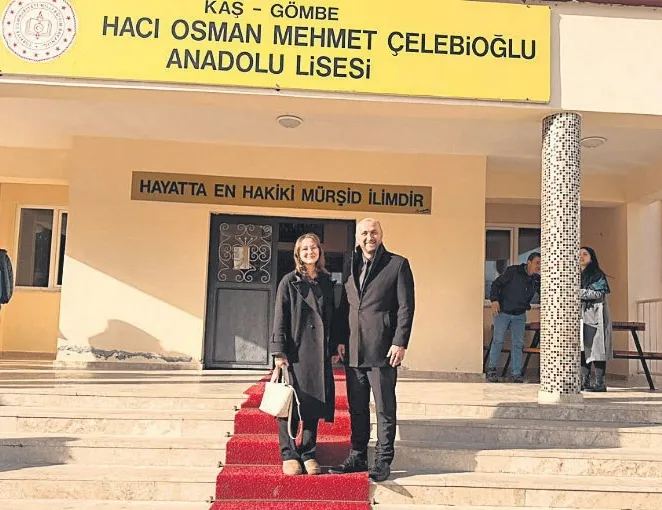 Öğretmeni ile meslektaşı olarak yıllar sonra karşılaştı