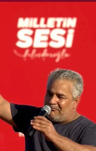 CHP'nin Maltepe mitinginde terlik tiyatrosu! 'Çöpten alıp giydim' diyen şahıs çilingir sofrasında alemde...