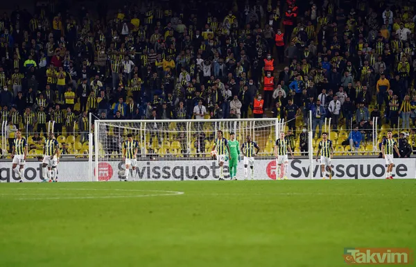 Kadıköy'de Fenerbahçe'ye tepki gecesi! Tribünlerden yuhalamalar yükseldi: Mesut Özil ve Altay Bayındır... - 1