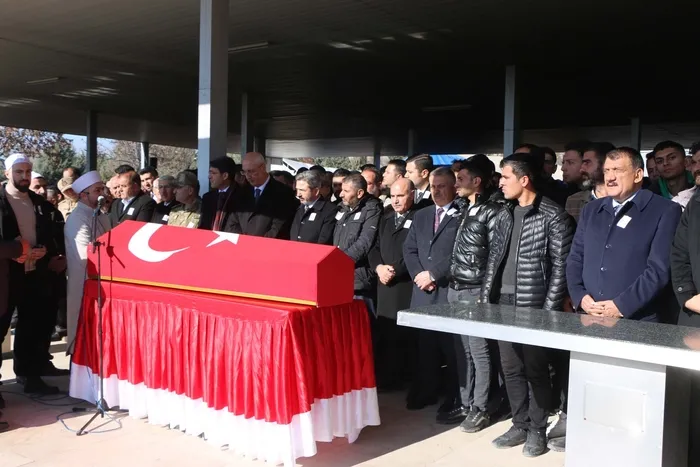 sehit-emre-taskin-malatyada-son-yolculuguna-ugurladi-1703591362386.jpg
