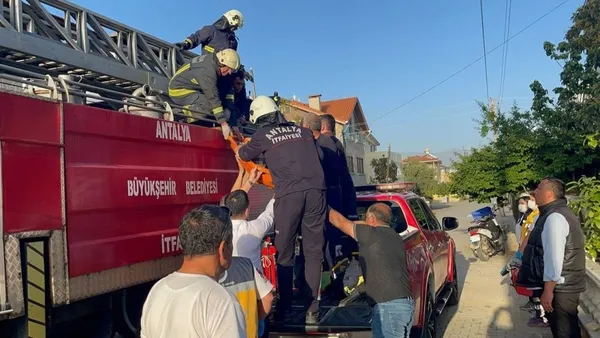 agac-tepesinde-oldu-budamak-icin-ozel-aparatla-cikti-rahatsizlaninca-yardim-gelmedi-1650959436235.jpg Ağaç tepesinde öldü! Budamak için özel aparatla çıktı rahatsızlanınca yardım gelmedi-2