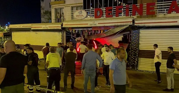 Diyarbakır'da otomobil, çarptığı hafif ticari araç ile alışveriş merkezine girdi: 1 ölü, 7 yaralı
