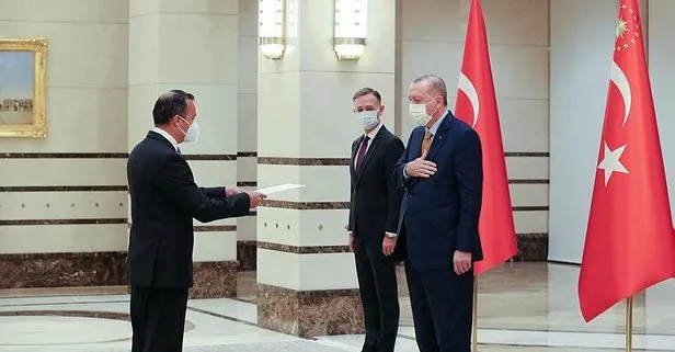 El Salvador’un Ankara Büyükelçisi Gomez, Cumhurbaşkanı Erdoğan’a güven mektubu sundu