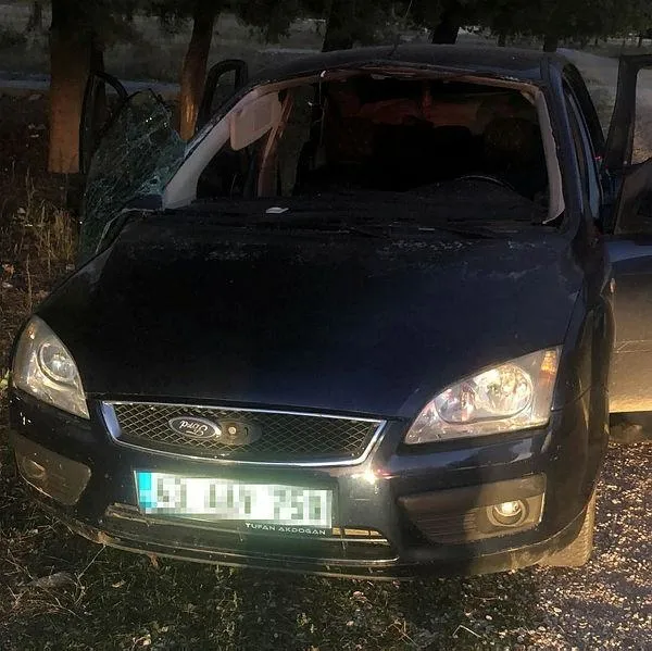 sok-yasadilar-park-halindeki-otomobilde-cakmak-gazi-tupu-patladi-1636748142667.jpeg Şok yaşadılar! Park halindeki otomobilde çakmak gazı tüpü patladı-1