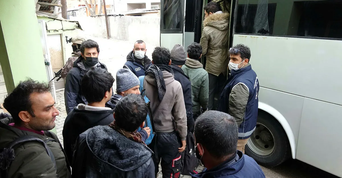 Van'da 30 düzensiz göçmen yakalandı