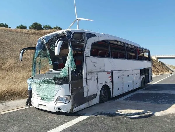 Balikesir De Yolcu Otobusu Devrildi 32 Kisi Yaralandi Takvim